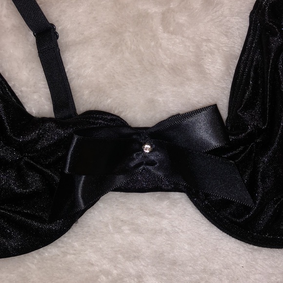 The Luxe Collection Fredrick’s of Hollywood - Black Satin Stretch Bra & Garter - Picture 6 of 12